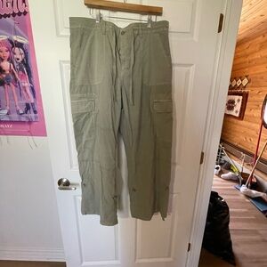 American Eagle Outfitters Green Cargo Pants Relaxed Fit brand new